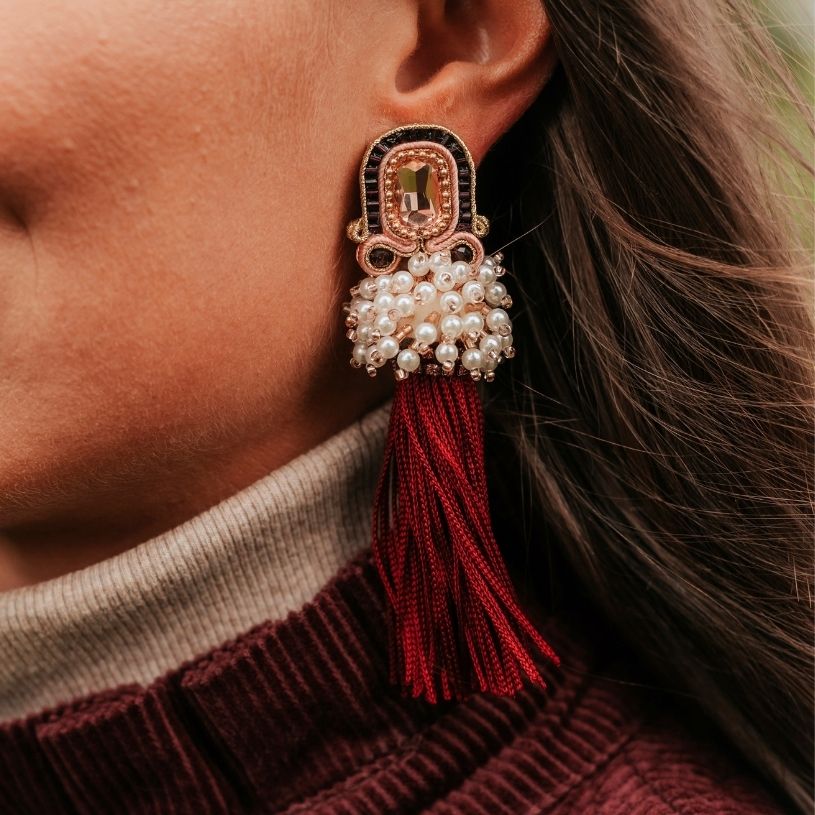 Auffällige Soutache-Quastenohrringe in Violett, Rosa und Rot