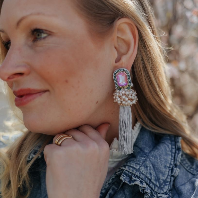 Auffällige Soutache-Quastenohrclips in Hellblau und Rosa