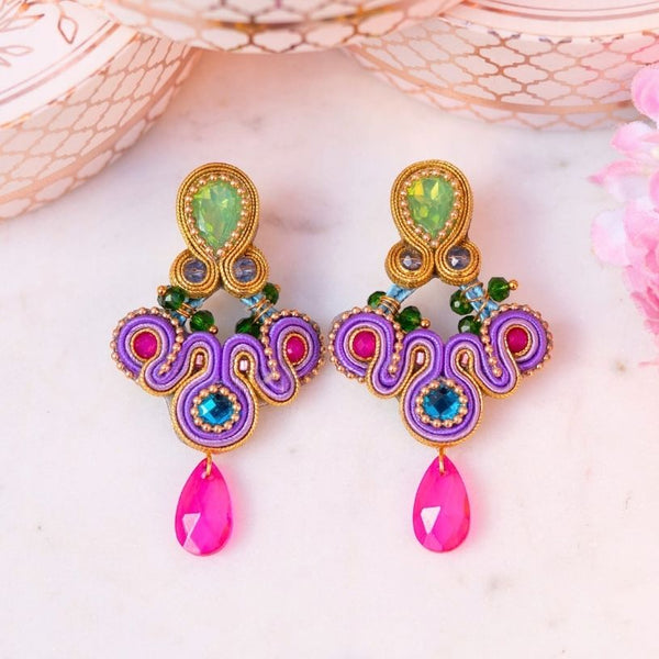 Modische Soutache-Ohrringe in Violett, Pink und Grün
