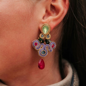 Modische Soutache-Ohrringe in Violett, Pink und Grün