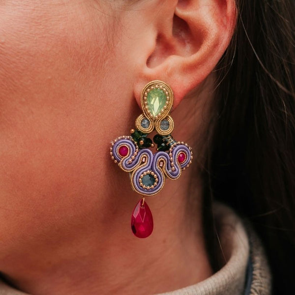 Modische Soutache-Ohrringe in Violett, Pink und Grün