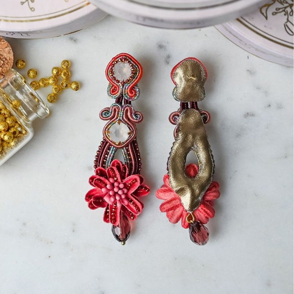 Vorbestellbar - Verspielte Soutache-Ohrringe in Rot und Brauntönen