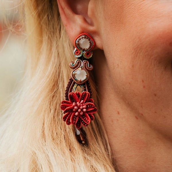 Vorbestellbar - Verspielte Soutache-Ohrringe in Rot und Brauntönen