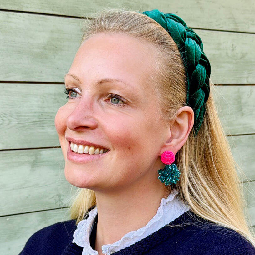 Verspielte StatementOhrringe aus Perlen in Pink und Petrol