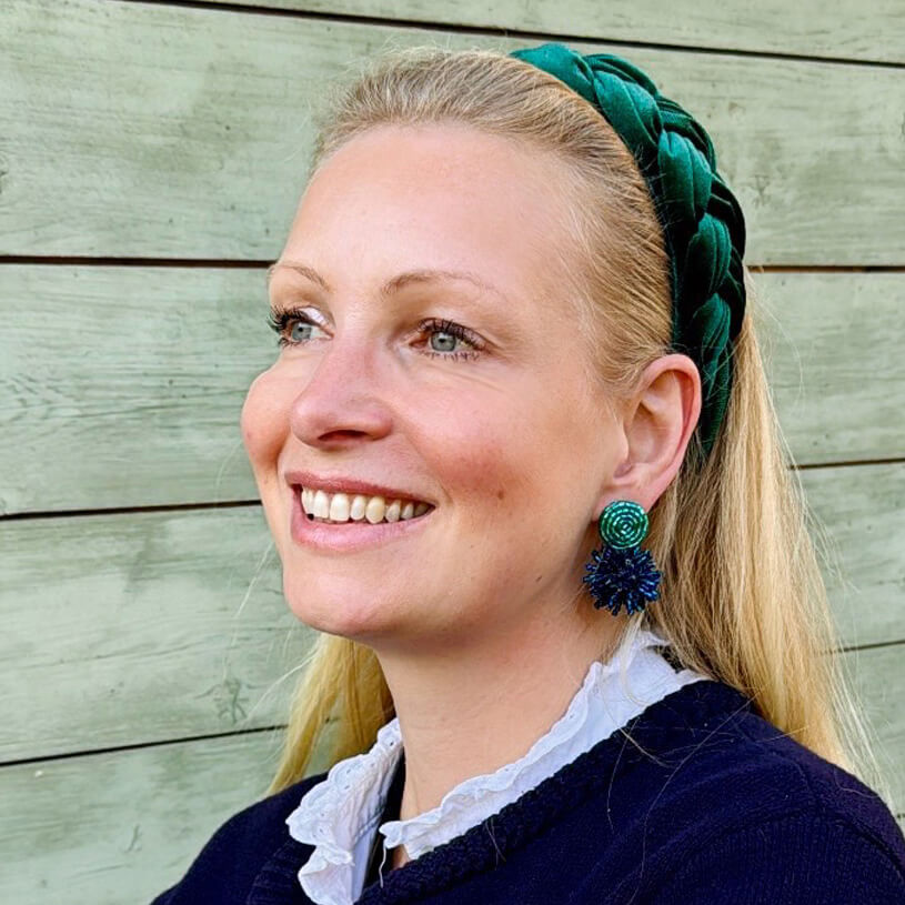 Schimmernde StatementOhrringe aus Perlen in Petrol und Dunkelblau