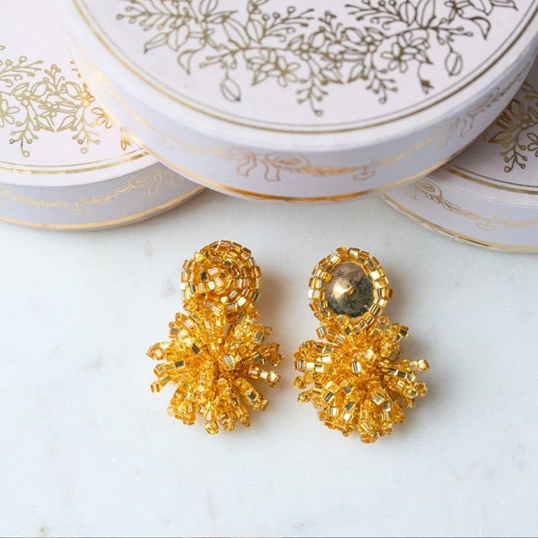 Schöne Statementohrringe aus Perlen in Gold