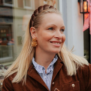 Schöne Statementohrringe aus Perlen in Gold