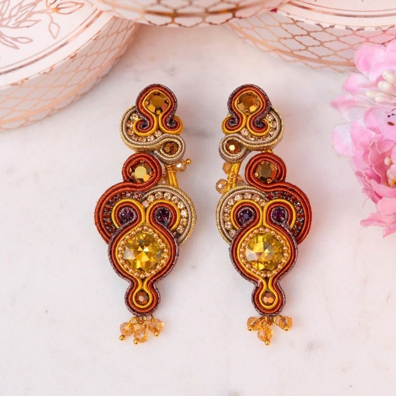 Elegante Soutache-Ohrringe in Braun und Gold