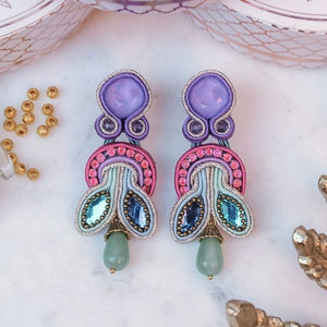 Schmale Soutache-Ohrringe in zartem Violett, Blau, Türkis und Pink