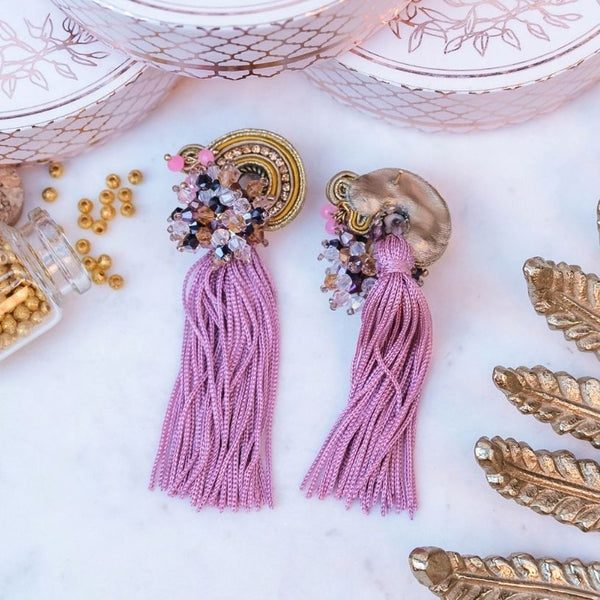 Trendige Soutache-Ohrringe in Gelb und Rosa mit Quaste