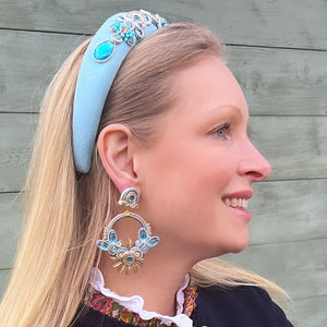 Filigrane Soutache-Ohrringe in zarten Hellblautönen mit Gold