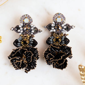 Kunstvolle Soutache-BlütenOhrringe in Schwarz, Grau und Silber