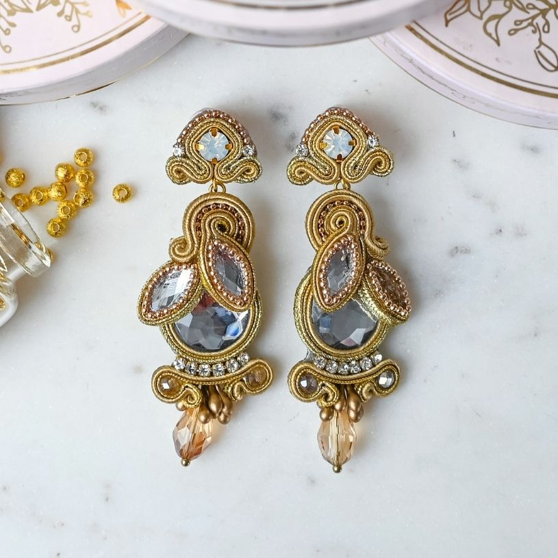 Vorbestellbar - Filigrane Soutache-Ohrringe in Champagner