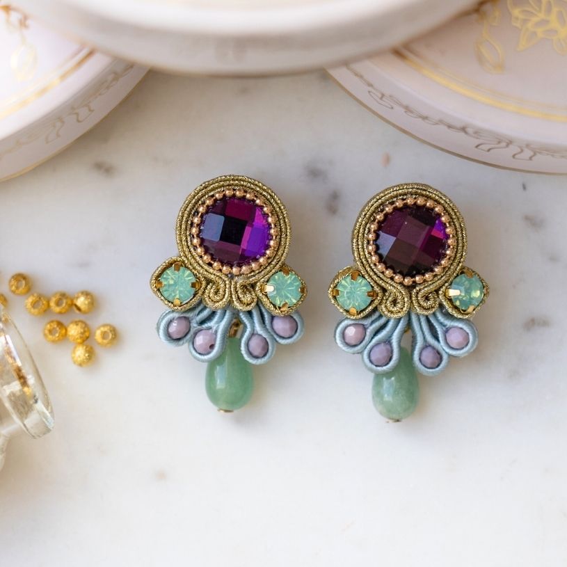 Vorbestellbar - Farbenfrohe Statement-Ohrringe in pastelligem Hellblau und Magenta