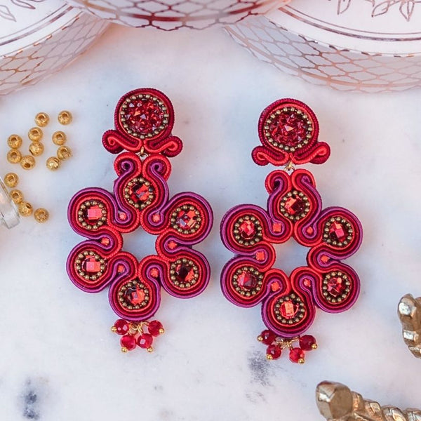 Geometrische Blumen-Soutacheohrringe in Pink, Rot und Orange