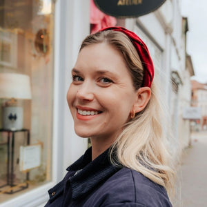 Schmaler gewickelter Samt-Haarreif in Dunkelrot