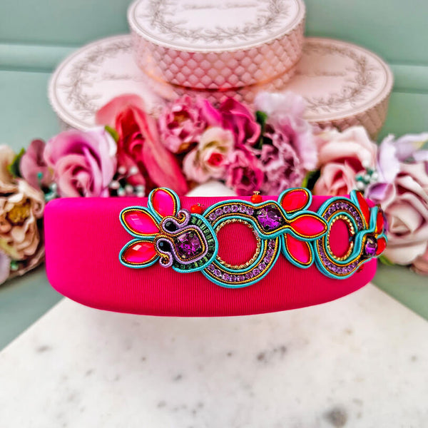 Stoff-Haarreif in Neonpink mit Soutache-Applikationen in Blau, Pink und Violett
