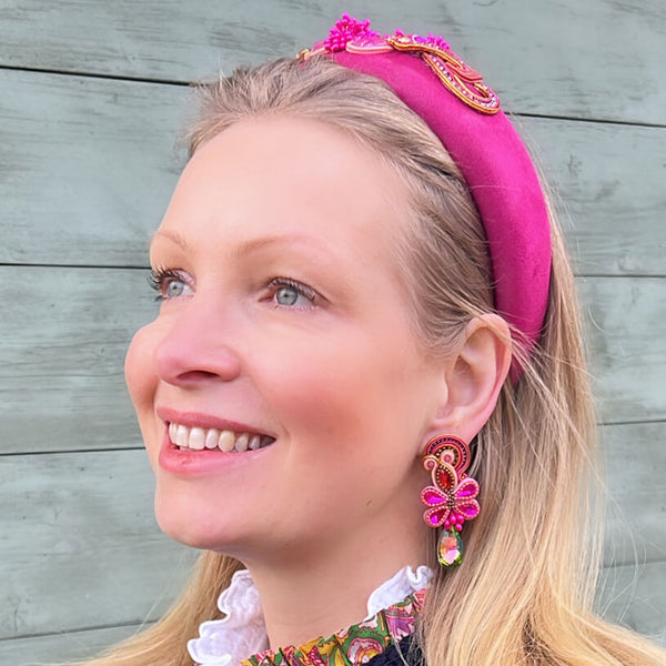 Stoff-Haarreif in Neonpink mit Soutache-Applikationen in Blau, Pink und Violett