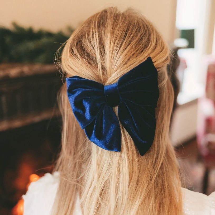 Große Haarspange mit dunkelblauer Samt-Schleife