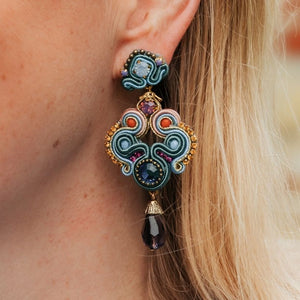 Vorbestellbar - Extravagante Soutache-Ohrringe in Blau, Grün und Violett