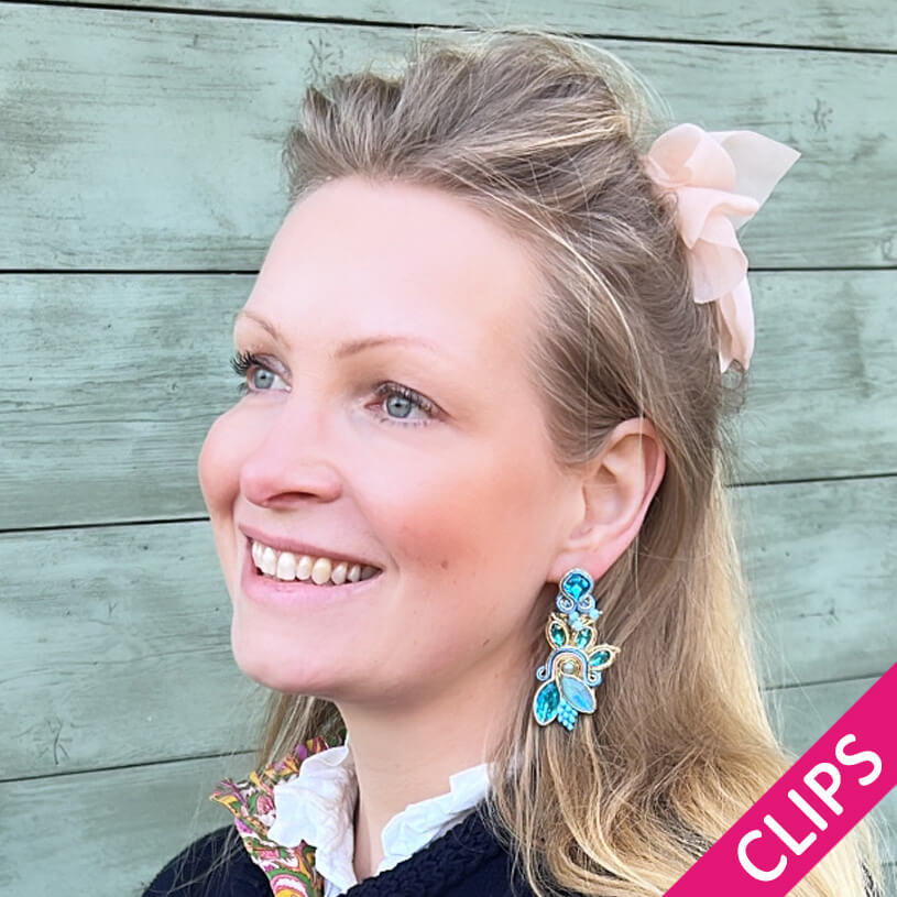 Extravagante Soutache-Ohrclips in Blau und Gold