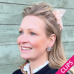 Kleine Soutache-Ohrclips in Flieder und zartem Gold