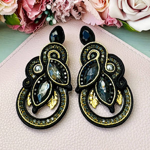 Individuelle Soutache-Ohrringe in Schwarz und Gold