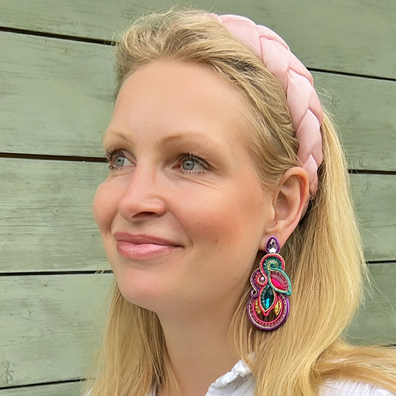 Individuelle Soutache-Ohrringe in bunten Farben