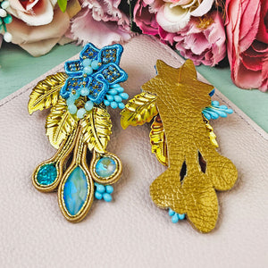 Extravagante Soutache-Ohrringe in Blautönen und Gold