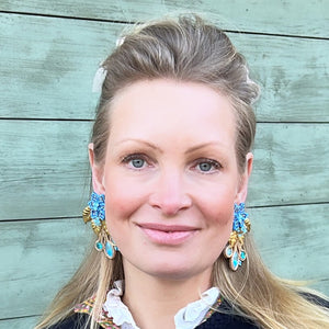 Extravagante Soutache-Ohrringe in Blautönen und Gold