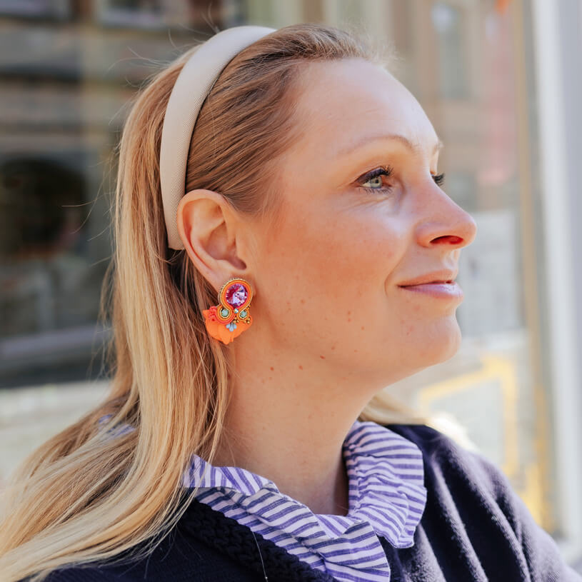 Kleine Soutache-Ohrringe in leuchtendem Orange