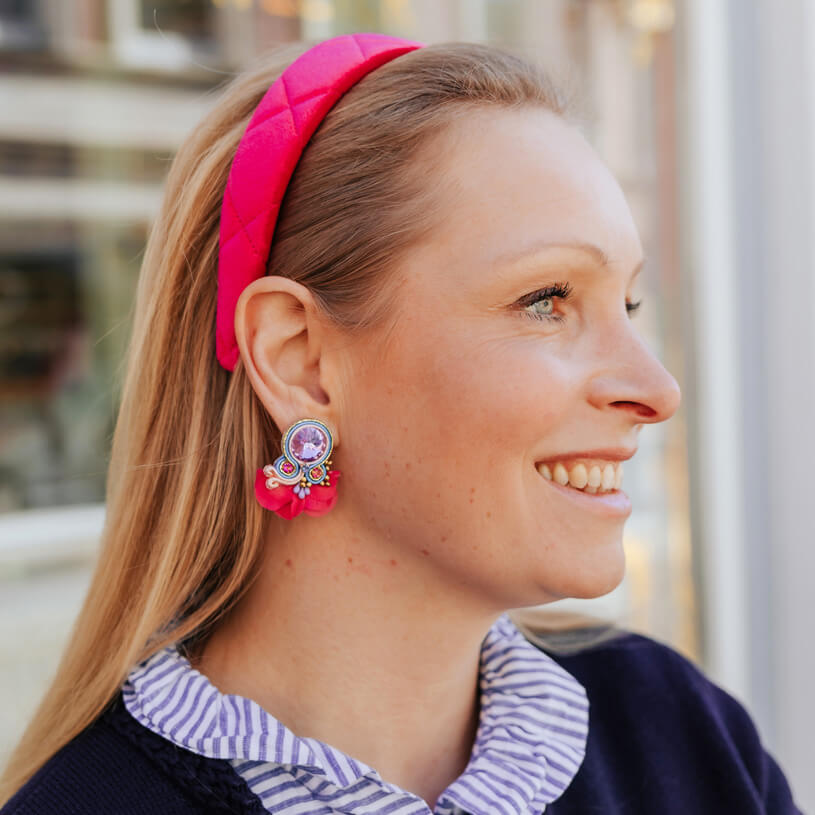 Kleine Soutache-Ohrringe in leuchtendem Pink