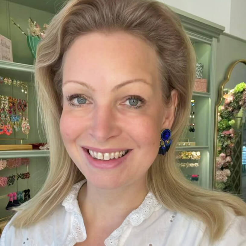 Kleine Soutache-Ohrringe in Dunkelblau