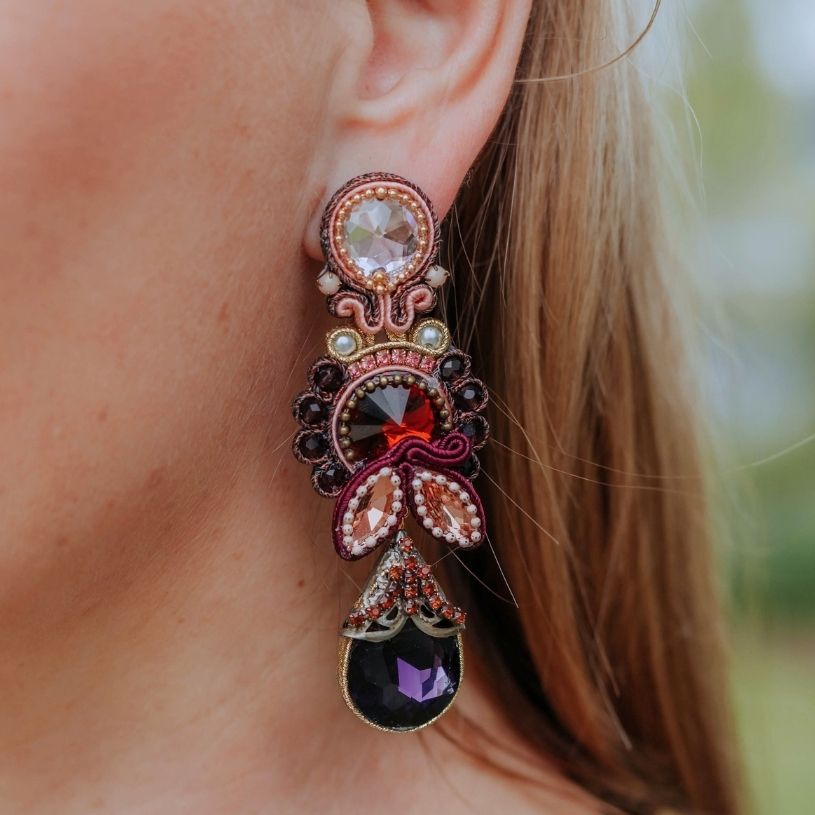 Raffinierte Soutache-Ohrringe in Violett, Rosa und Braun