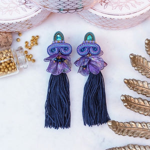 Anmutige Quasten-Soutache-Ohrringe in Violett und Blau