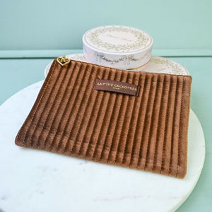 Samt-Tasche mit Reißverschluss in Braun