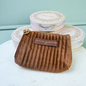Kleine Samt-Tasche mit Reißverschluss in Braun