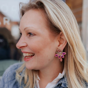 Feminine Blüten-Soutacheohrringe in Rosatönen