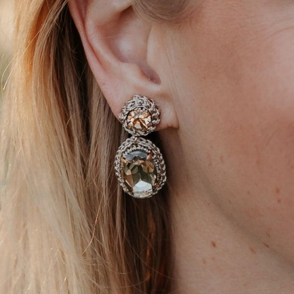 Elegante Soutache-Ohrringe in Champagner
