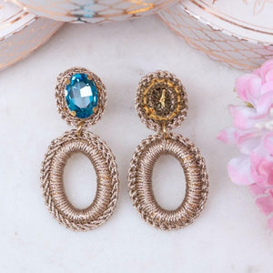 Glamouröse Soutache-Ohrringe in Blau und Champagner