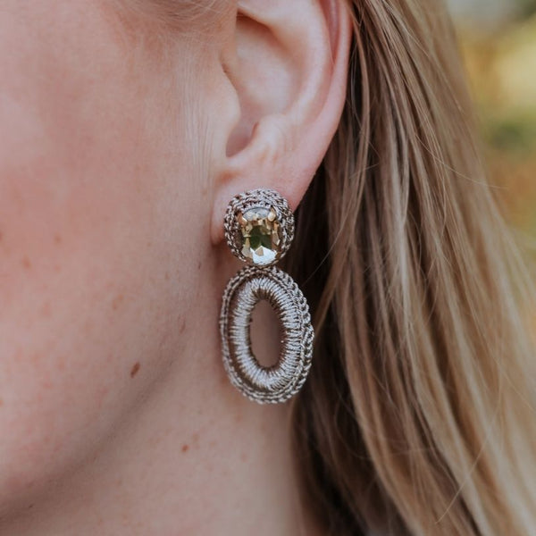 Glamouröse Soutache-Ohrringe in Champagner