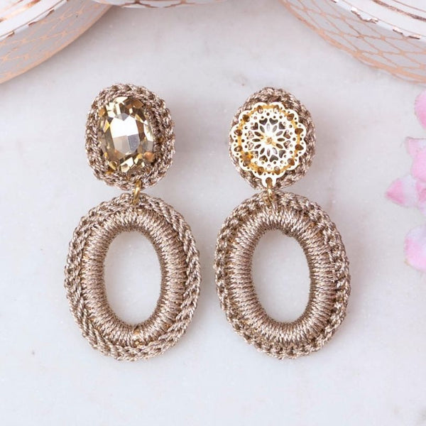 Glamouröse Soutache-Ohrringe in Champagner
