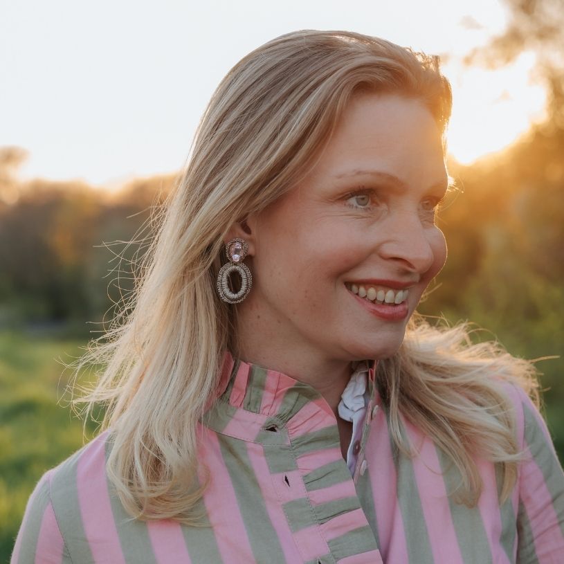 Glamouröse Soutache-Ohrringe in Rosa und Champagner