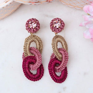 Verschlungene Statement-Ohrringe in Rosa, Pink und Champagner