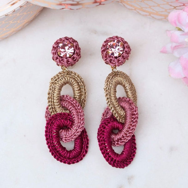 Verschlungene Statement-Ohrringe in Rosa, Pink und Champagner