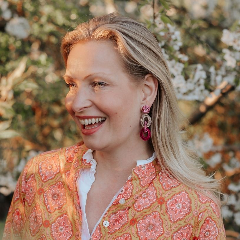 Verschlungene Statement-Ohrringe in Rosa, Pink und Champagner