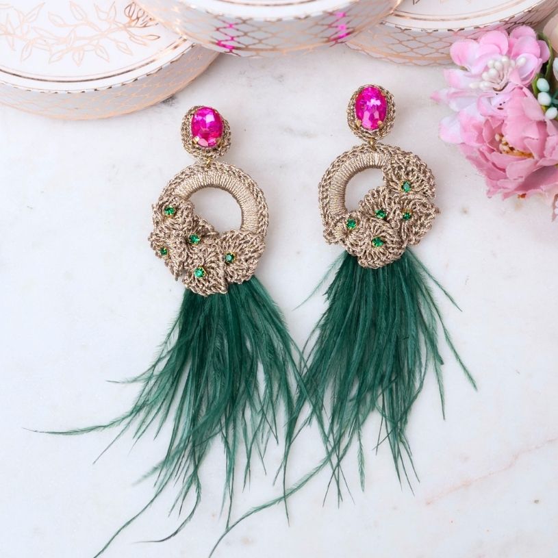 Extravagante Feder-Statement-Ohrringe in Pink, Dunkelgrün und Champagner