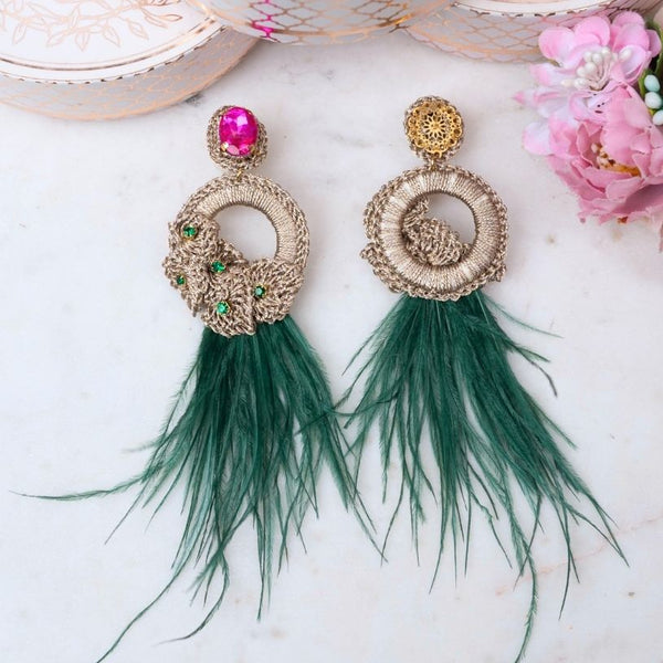 Extravagante Feder-Statement-Ohrringe in Pink, Dunkelgrün und Champagner