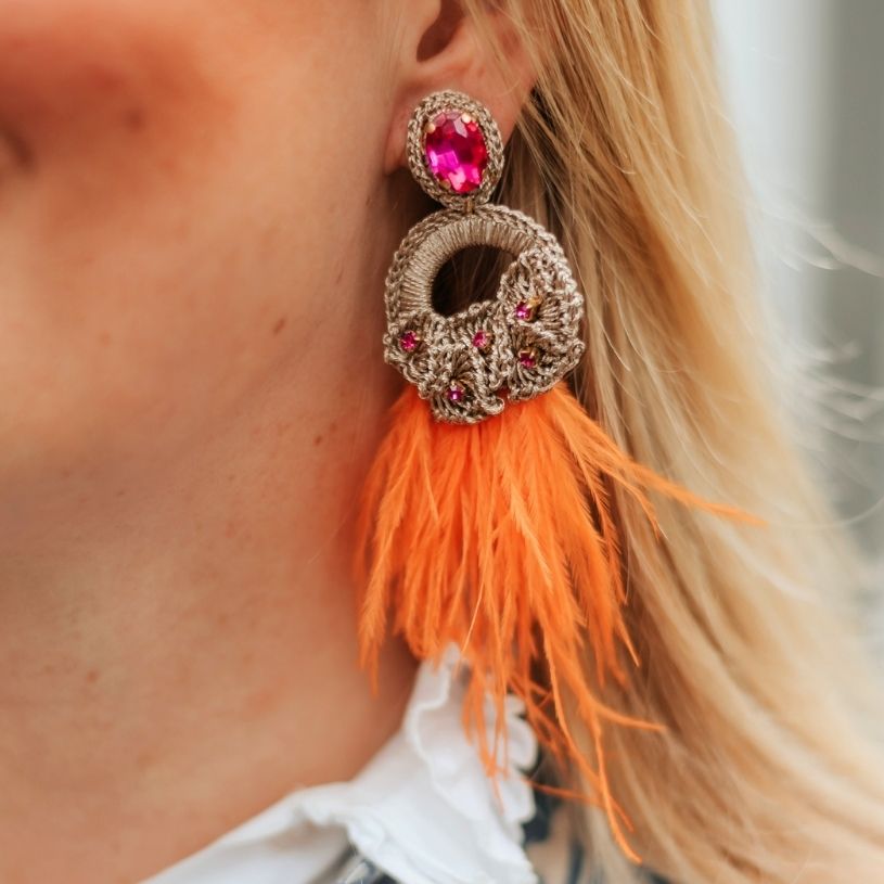 Extravagante Feder-Statement-Ohrringe in Pink, Orange und Champagner