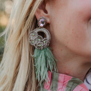 Extravagante Feder-Statement-Ohrringe in Rosa, Hellgrün und Champagner